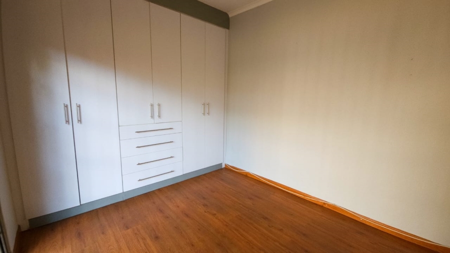 To Let 1 Bedroom Property for Rent in Meerhof North West